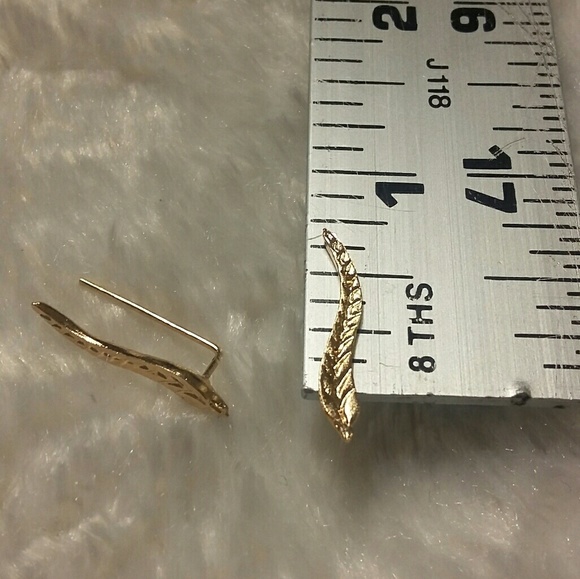 LAST ONE! 18k Gold Plated Leaf Ear Cuffs - Picture 5 of 5